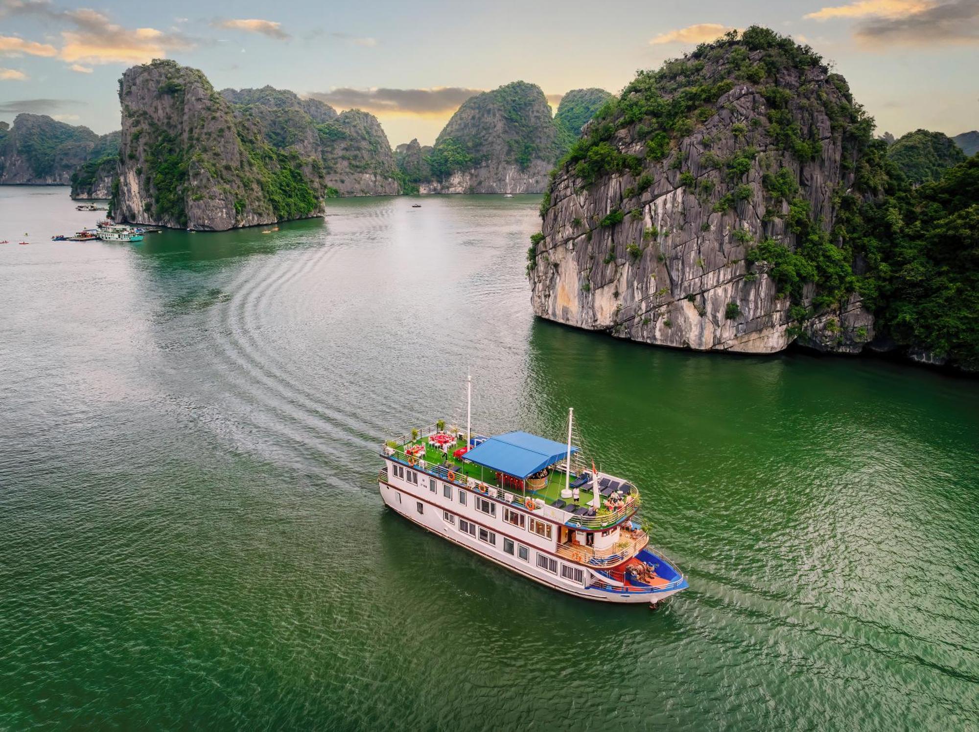 Hotel Sunlight Cruise Ha Long Exterior foto